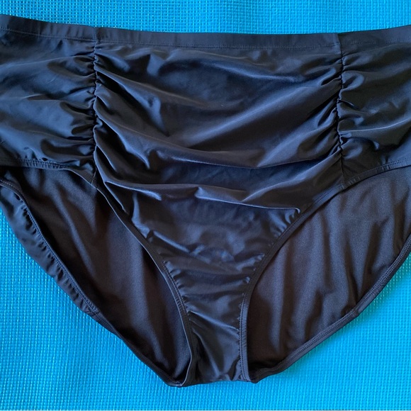 NEW Terra & Sky Women's Black Solid Highwaist Swimsuit Bottom Plus SZ 5X 32W-34W - Picture 3 of 16